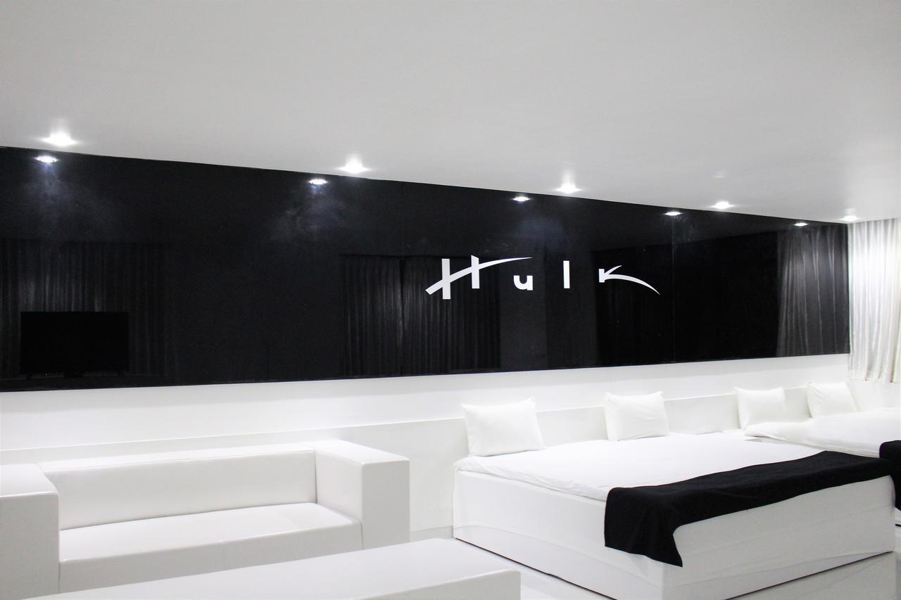 Hotel Hulk Pokhara Bagian luar foto