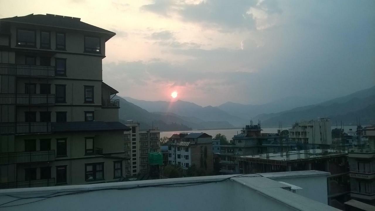 Hotel Hulk Pokhara Bagian luar foto